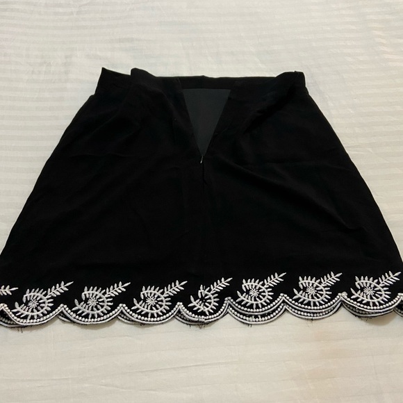 NWT francescas collection scalloped embroidered hem size Medium - Picture 3 of 5